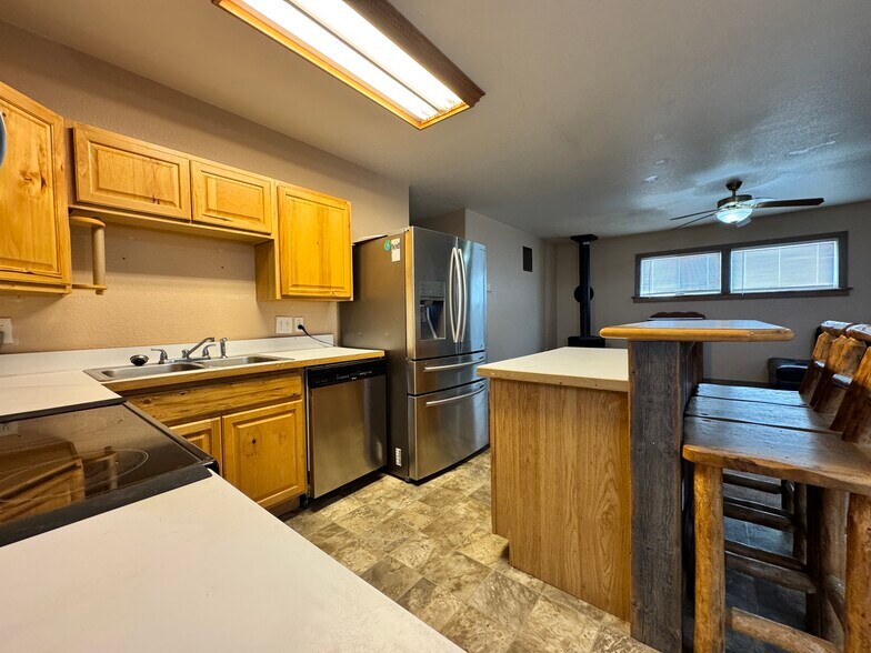 More Photos Of 1550 Missouri Valley Rd, Riverton Restaurant For Sale