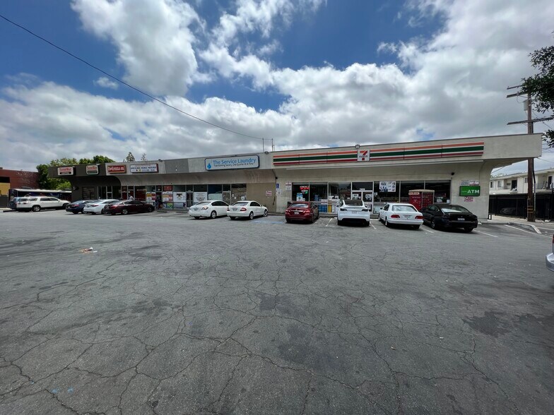 Primary Photo Of 21602-21618 Roscoe Blvd, Canoga Park Unknown For Lease