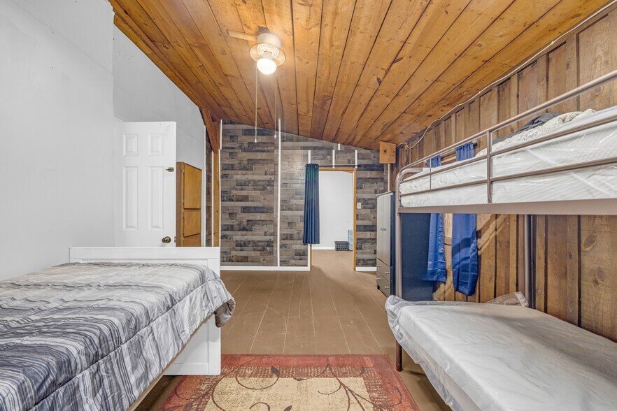 More Photos Of 252 Komplex Dr, Carnesville Warehouse For Sale