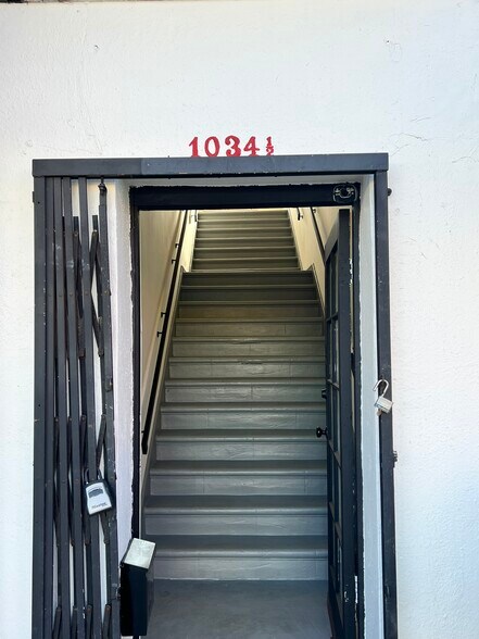 More Photos Of 1030-1034 S Fairfax Ave, Los Angeles Storefront Retail Residential For Lease