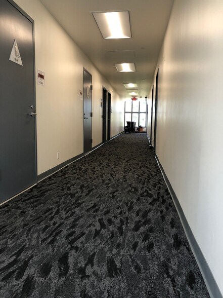 More Photos Of 881 Alma Real Dr, Pacific Palisades Loft Creative Space For Lease