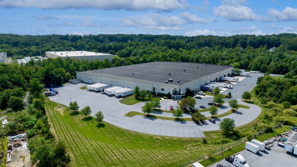 More Photos Of 22 Blackhawk Ln, Elizabethtown Distribution For Sale