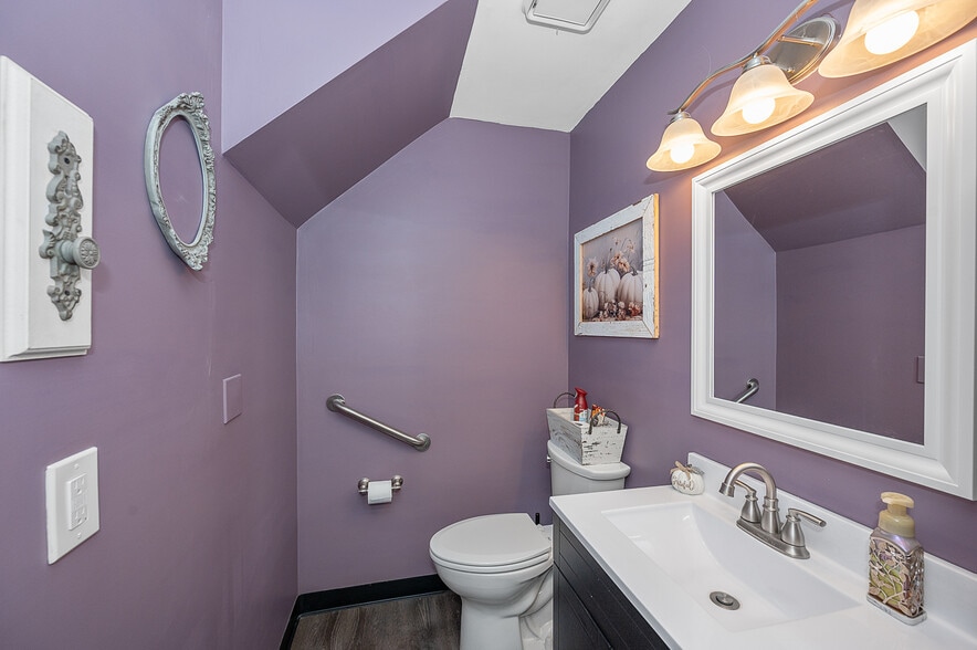 More Photos Of 5736 Springdale Rd, Cincinnati Office For Sale