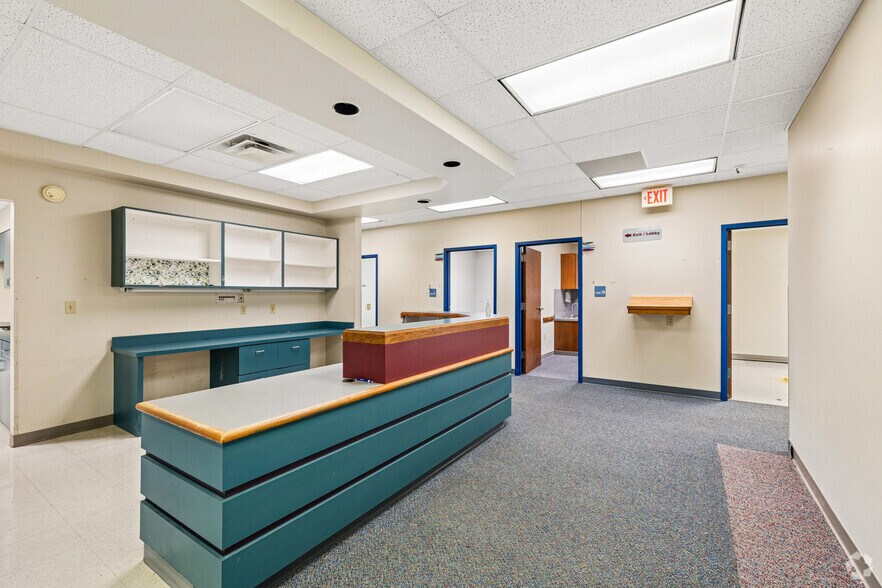 More Photos Of 1709 S Rock Rd, Wichita Medical For Sale