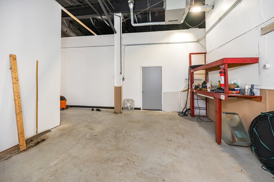 More Photos Of 3905 32nd St, Port Huron Truck Terminal For Sale