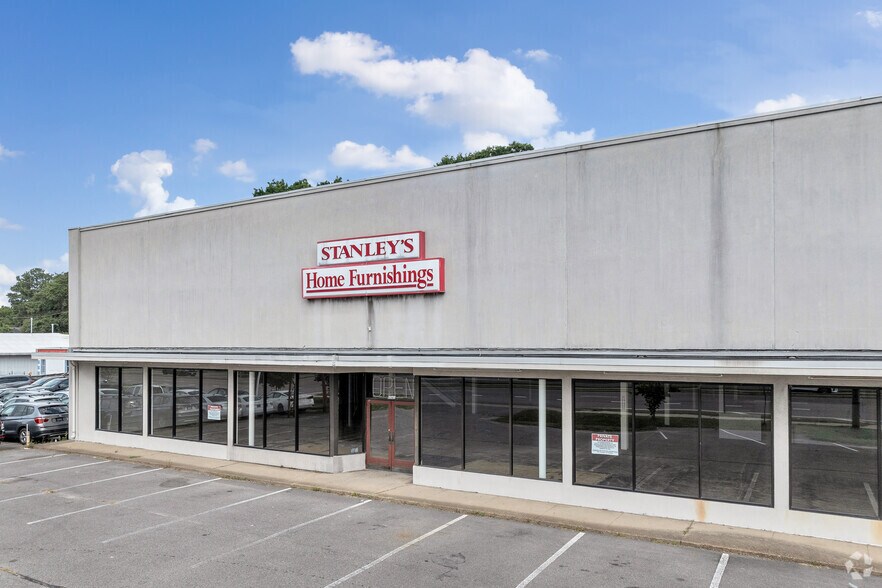 More Photos Of 6542 E Virginia Beach Blvd, Norfolk Freestanding For Lease