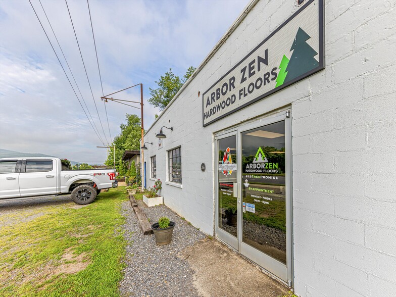 More Photos Of 3154-3156 US 70 Hwy, Black Mountain Office For Lease