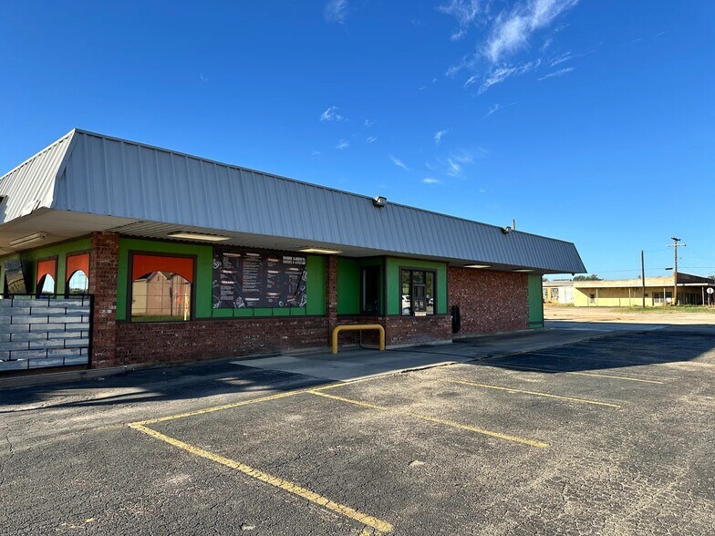 More Photos Of 2000 S Commercial Ave, Coleman Restaurant For Sale