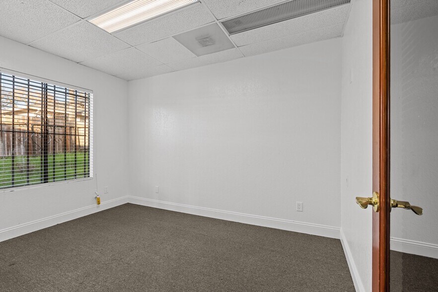 More Photos Of 4800 Manzanita Ave, Carmichael Office Residential For Lease