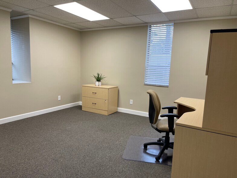 More Photos Of 1046 W Busch Blvd, Tampa Medical For Lease
