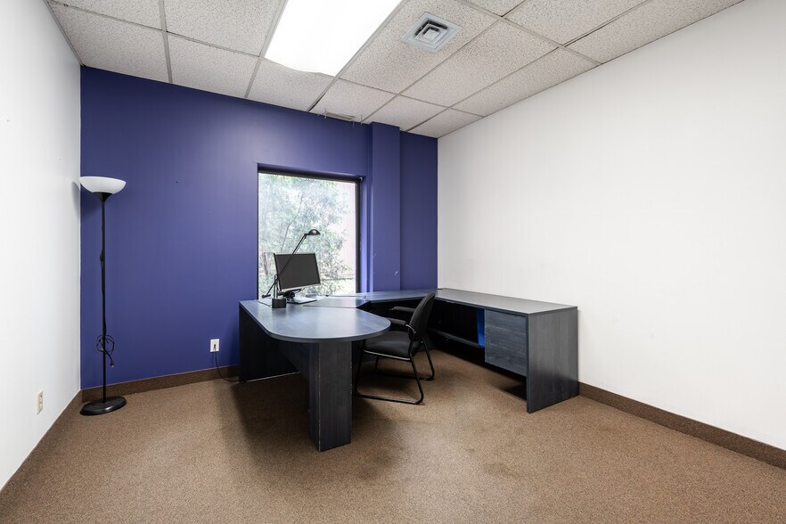 More Photos Of 2830 Boul Saint-Martin E, Laval Office For Lease