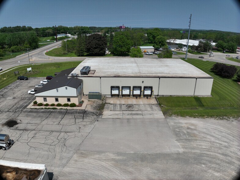 Primary Photo Of 1028 Mulberry St, Lake Mills Refrigeration Cold Storage For Sale