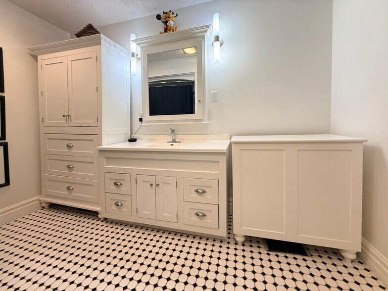 More Photos Of 2 Ash St E, Three Oaks General Retail For Sale