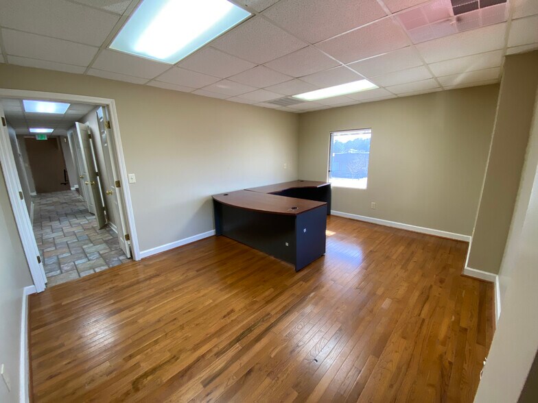 More Photos Of 2007 Old Montgomery Hwy, Birmingham Warehouse For Lease