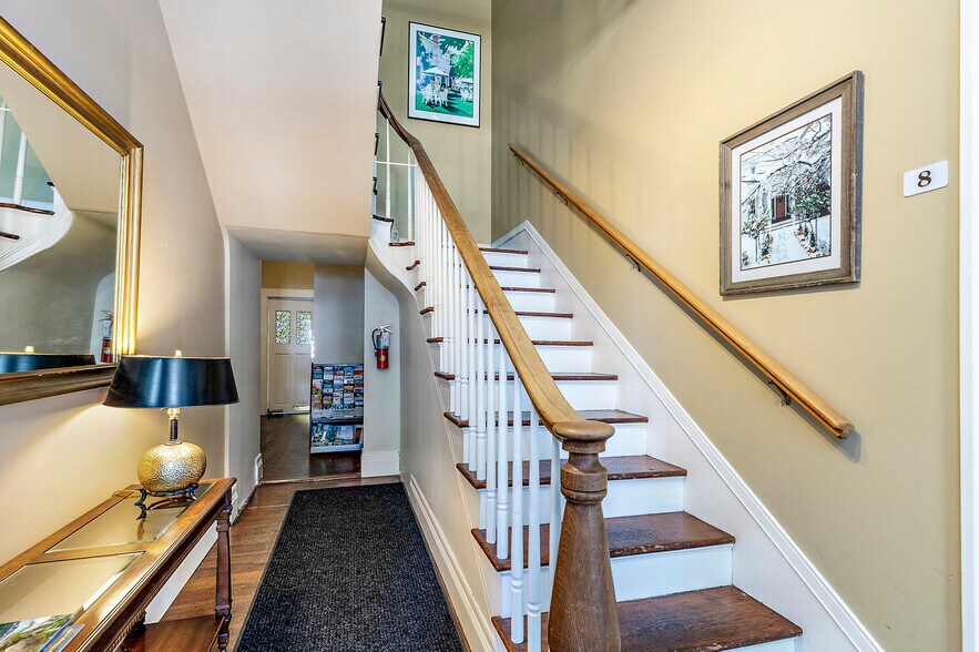 More Photos Of 240 E California St, Jacksonville Hotel For Sale