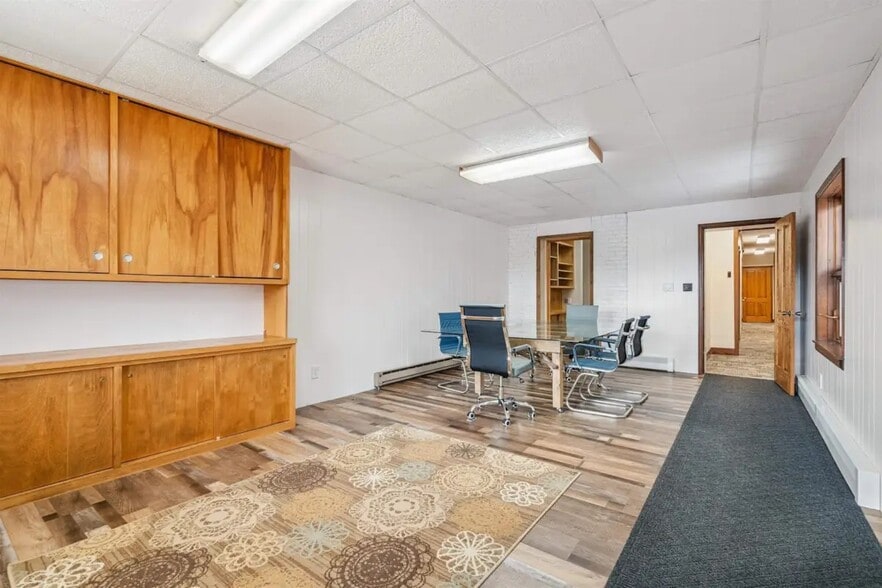 More Photos Of 118 W Mission St, Strawberry Point Loft Creative Space For Lease
