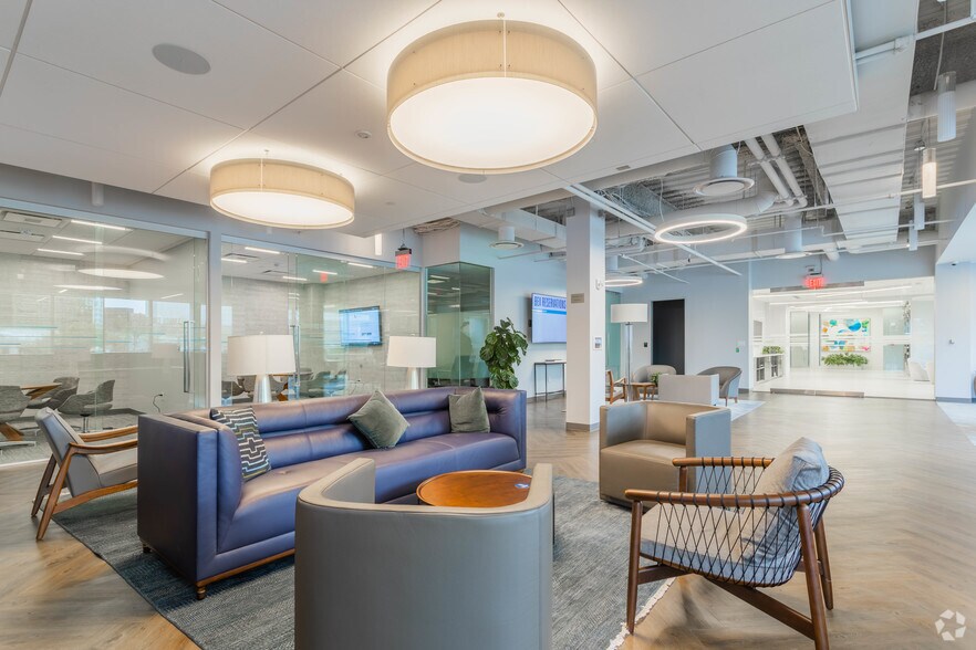 More Photos Of 8260 Greensboro Dr, McLean Office For Lease