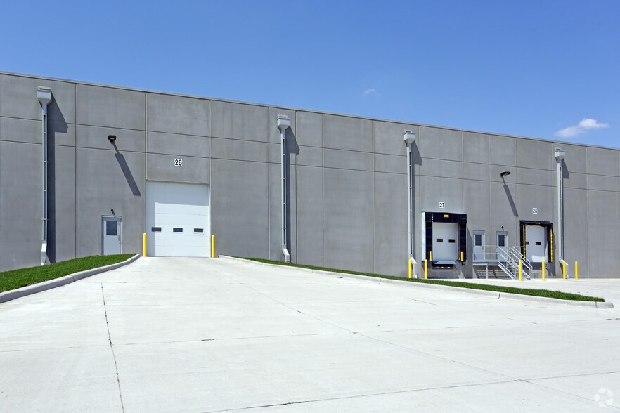 More Photos Of 4950 NE 29th St, Des Moines Warehouse For Lease