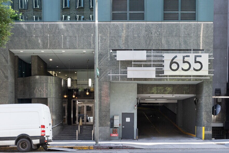 More Photos Of 701 W 7th St, Los Angeles Apartments For Lease