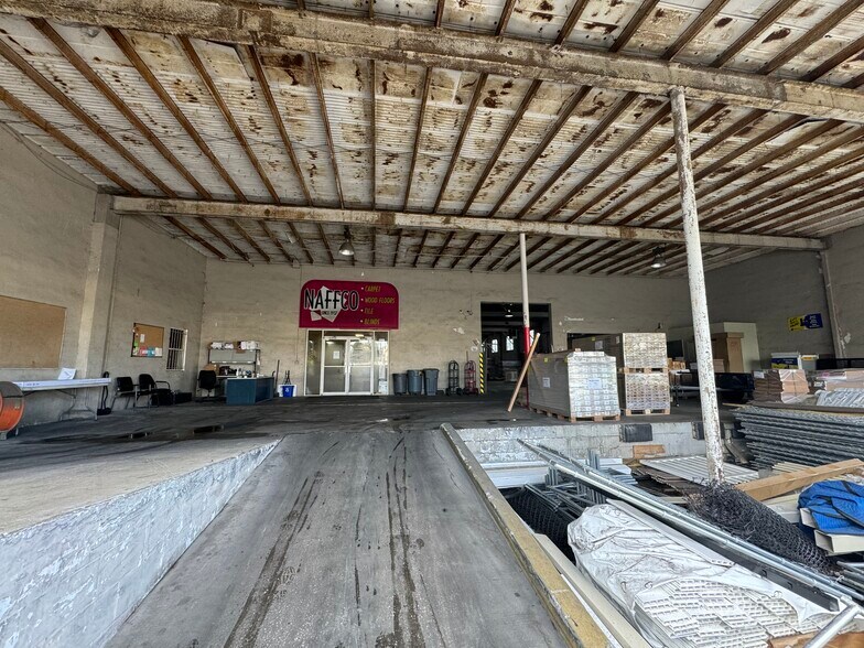 More Photos Of 4318 S Manhattan Ave, Tampa Warehouse For Lease