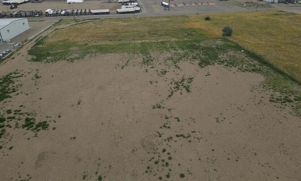 More Photos Of 1701 Dirkson Dr NE, Redcliff Land For Lease