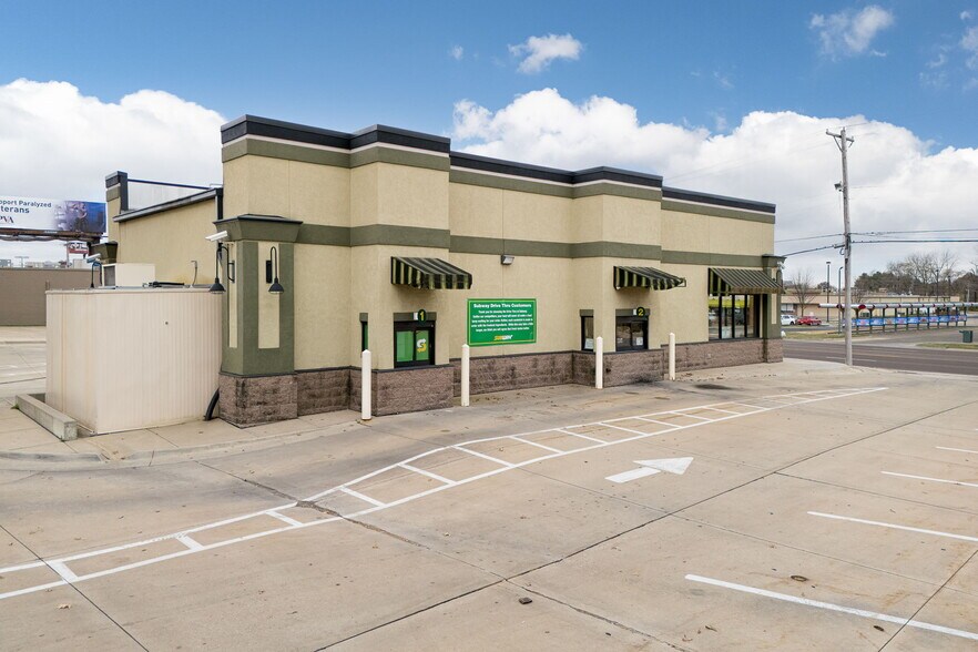 More Photos Of 501 N Belt Hwy, Saint Joseph Fast Food For Sale