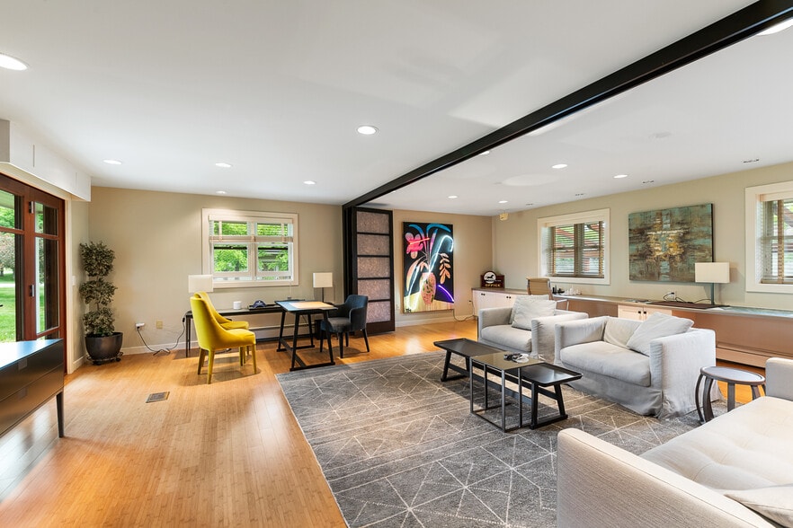 More Photos Of 16 Burke Rd, Peterborough Specialty For Sale