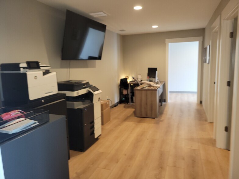 More Photos Of 63 Schinger Ave, Ridgeland Light Distribution For Lease