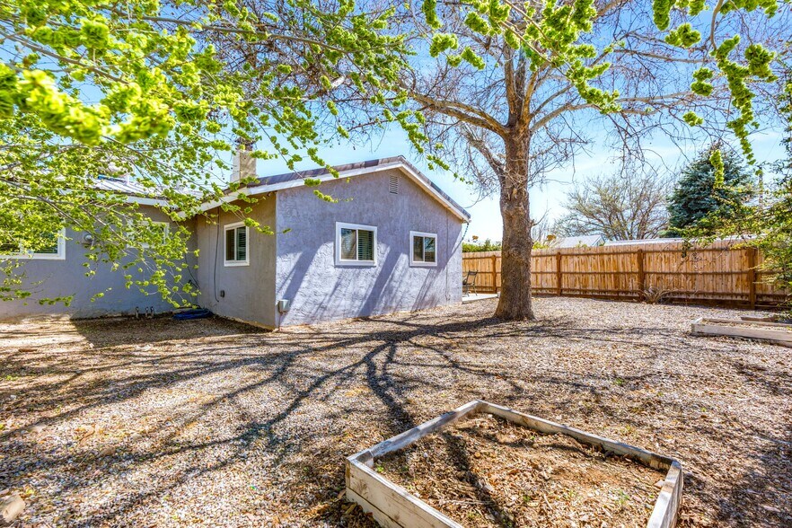 More Photos Of 613 Jane St NE, Albuquerque Flex For Sale