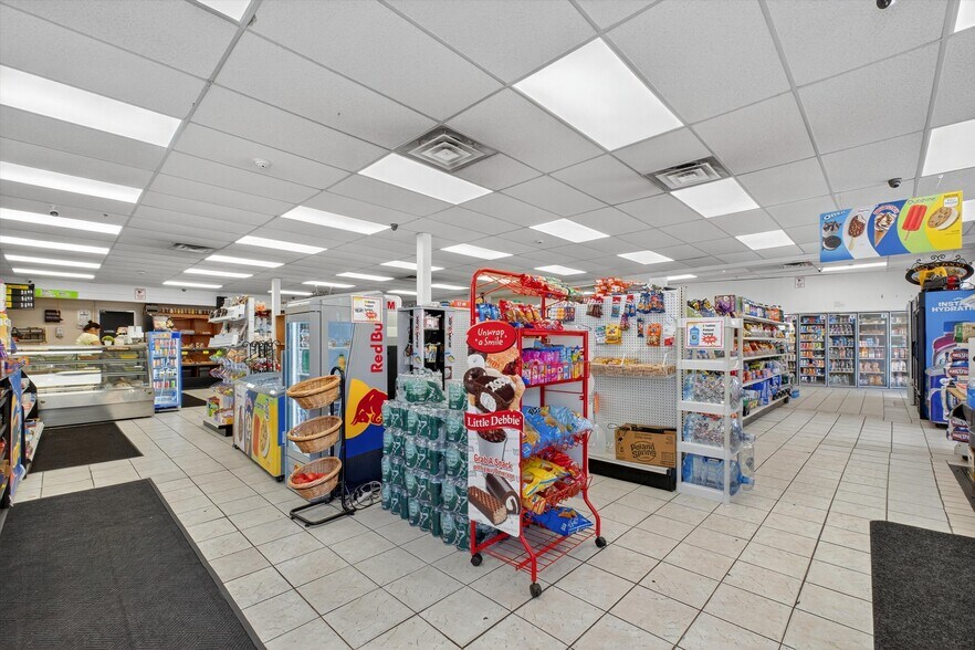 More Photos Of 4 Oscawana Lake Rd, Putnam Valley Supermarket For Sale
