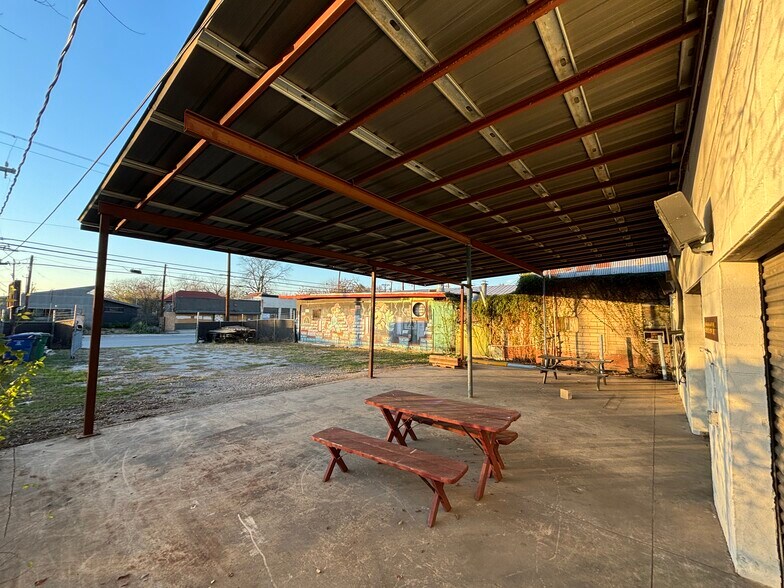 More Photos Of 2210 S Flores St, San Antonio Manufacturing For Sale