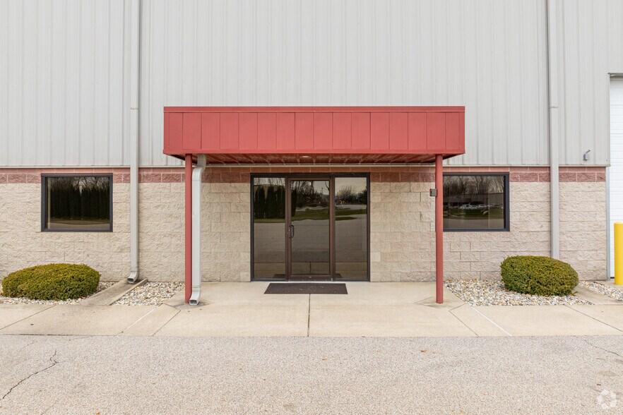 More Photos Of 4800 Beck Dr, Elkhart Manufacturing For Sale