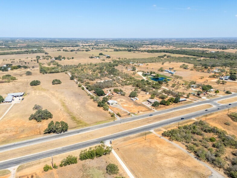 More Photos Of 13747 US Highway 87 S, Adkins Flex For Lease