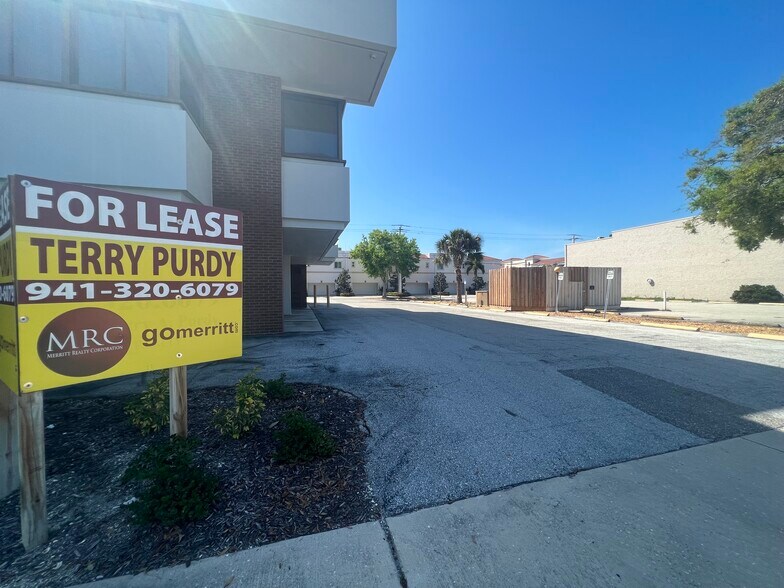 More Photos Of 420 Tamiami Trl S, Venice Medical For Sale