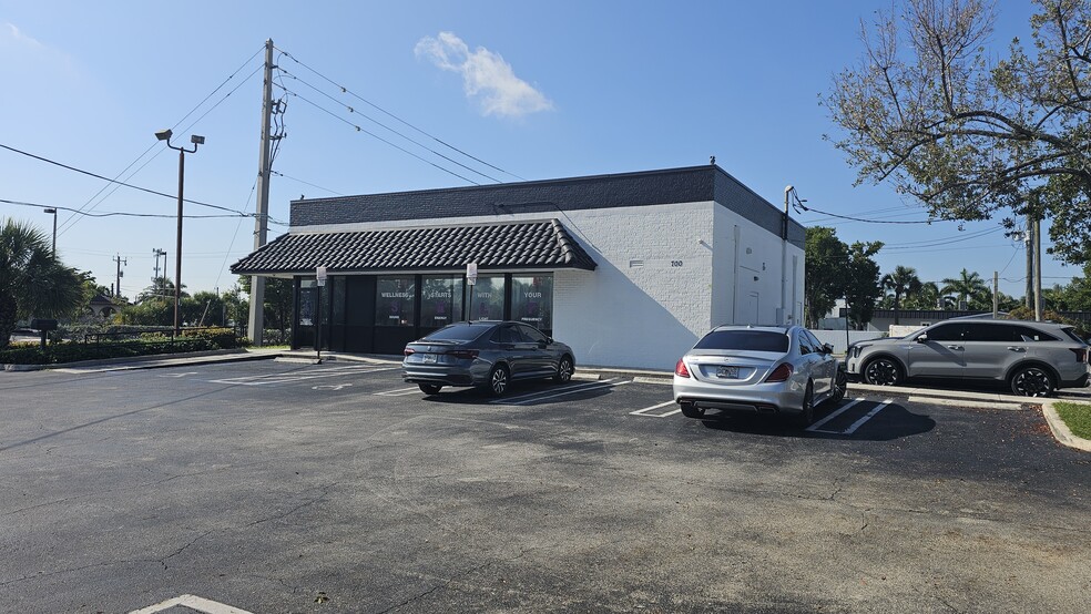 More Photos Of 700 W Boynton Beach Blvd, Boynton Beach Restaurant For Lease