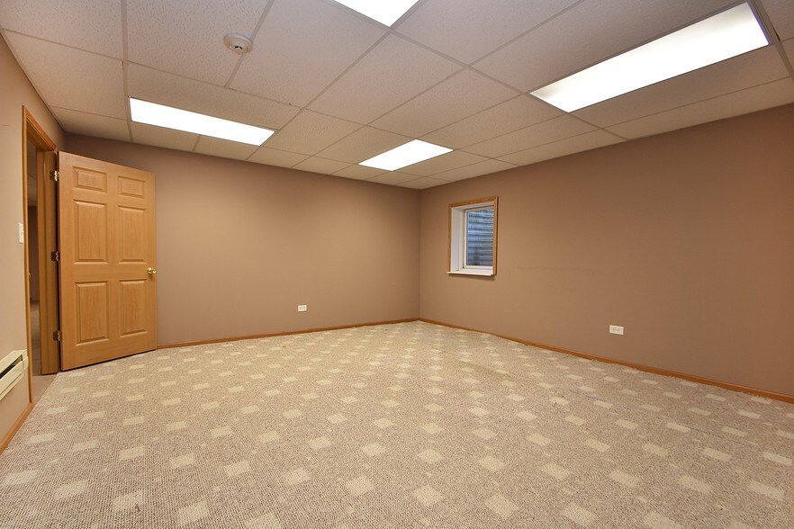 More Photos Of 16610 W 159th St, Lockport Office For Sale