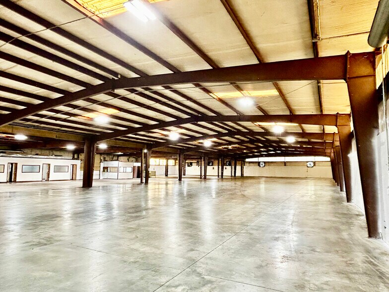 More Photos Of 1207 Butler St, Oxford Warehouse For Sale