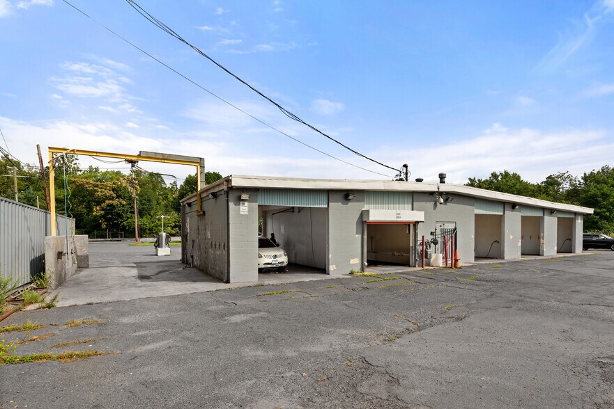 More Photos Of 1110 East St, New Britain Carwash For Sale