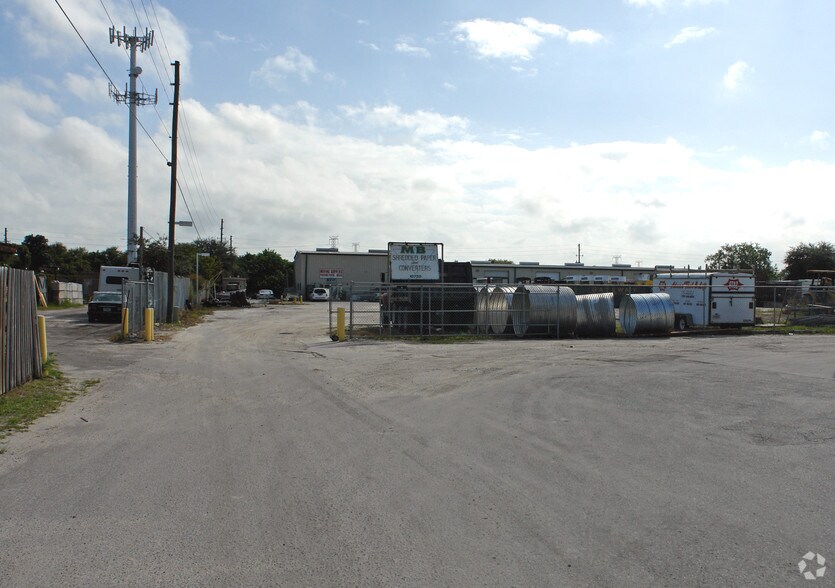 More Photos Of 10755 49th St N, Clearwater Manufacturing For Lease