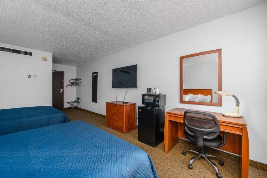 More Photos Of 3200 W Russell St, Sioux Falls Hotel For Sale