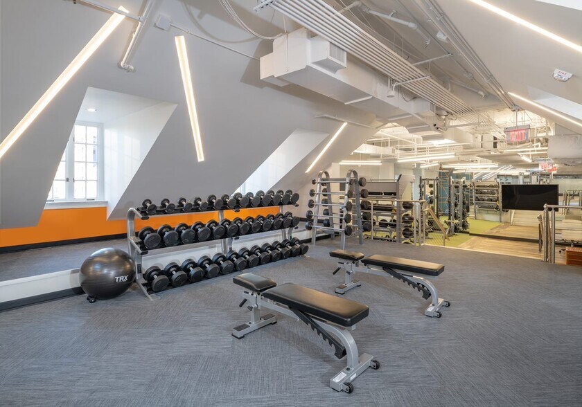 More Photos Of 2000 Pennsylvania Ave NW, Washington Office For Lease