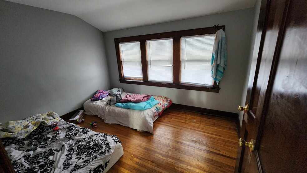 More Photos Of 1110 W Oakland Ave, Austin Apartments For Sale