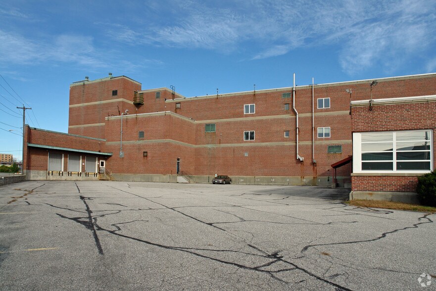 More Photos Of 40 Quarry Rd, Portland Distribution For Lease