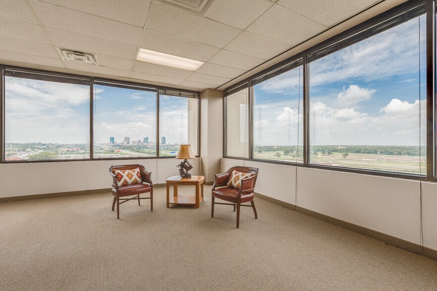 More Photos Of 2001 Beach St, Fort Worth Office For Lease