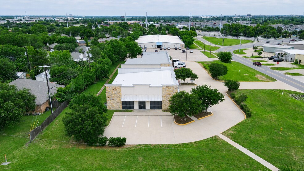More Photos Of 3016 E Villa Maria Rd, Bryan Freestanding For Sale