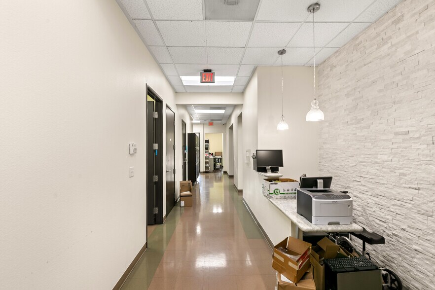 More Photos Of 7170 Smoke Ranch Rd, Las Vegas Office For Lease