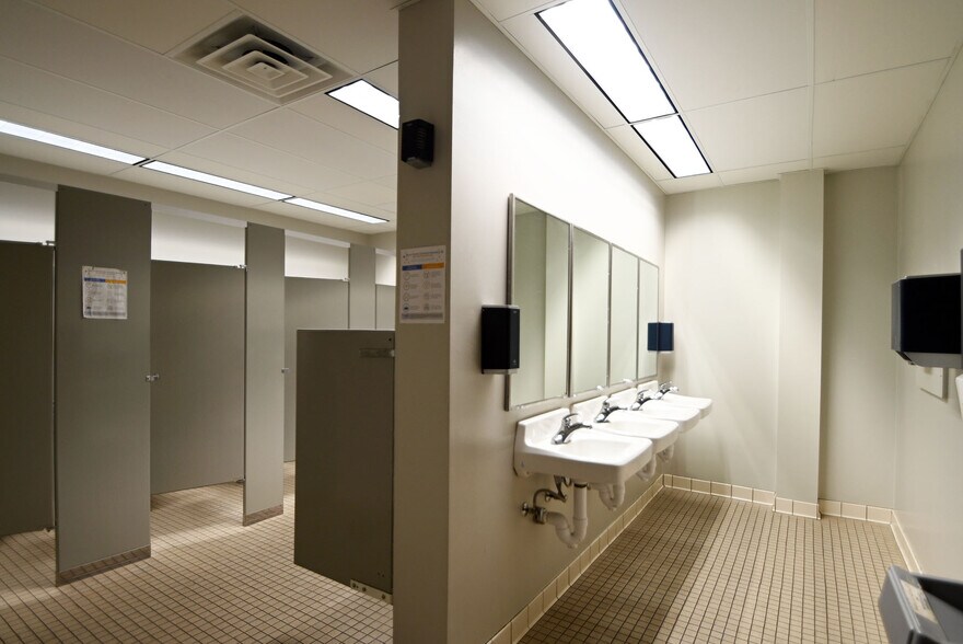 More Photos Of 1730 W North Ave, Milwaukee Medical For Sale