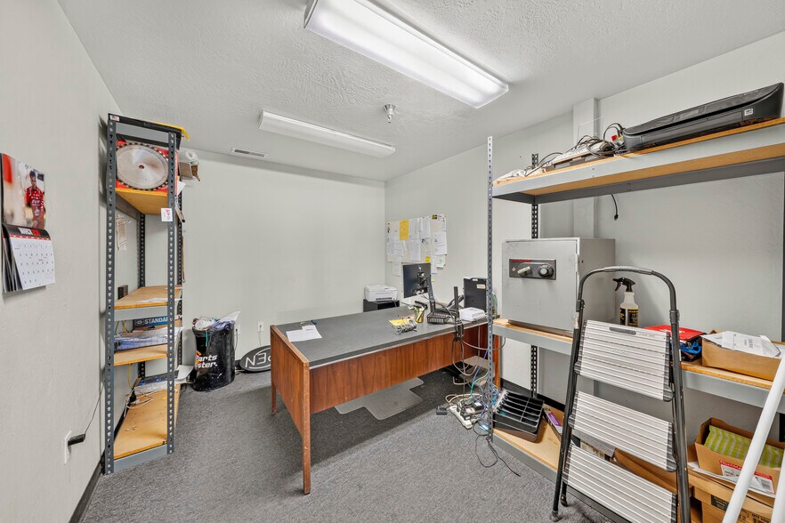 More Photos Of 3755 Crater Lake Hwy, Medford Freestanding For Sale