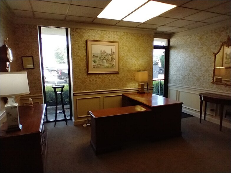 More Photos Of 141 New St, Macon-Bibb Office For Lease