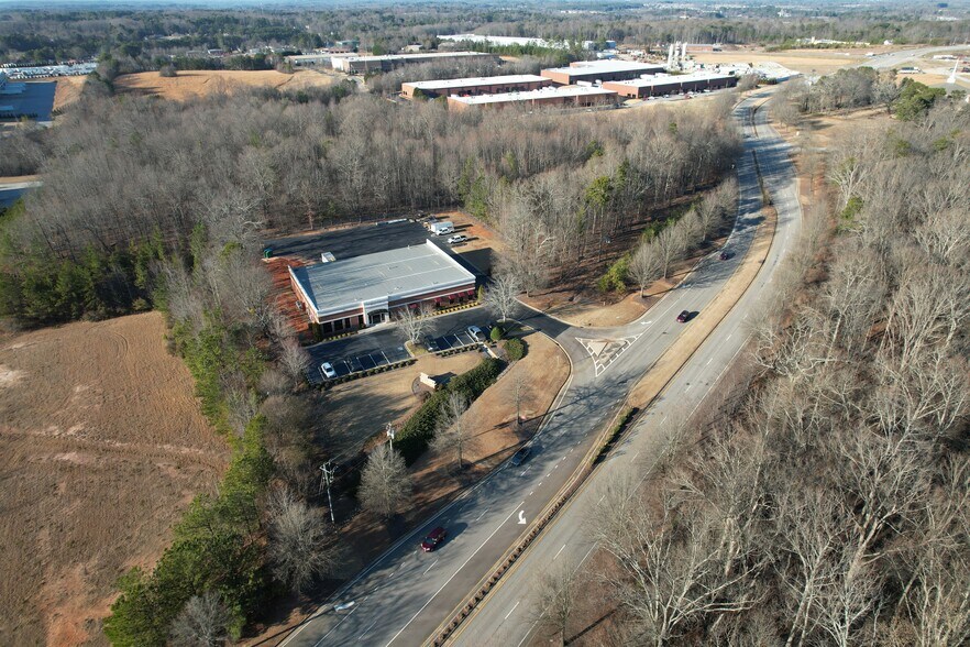 More Photos Of 4052 Thurmon Tanner Rd, Flowery Branch Flex For Lease